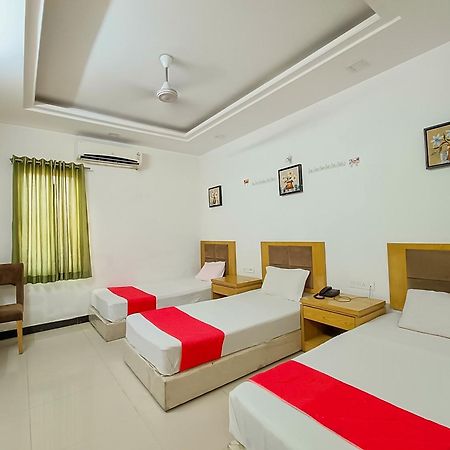 Stay Guru Usha Residency Bhuj Ngoại thất bức ảnh
