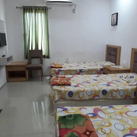 Stay Guru Usha Residency Bhuj Ngoại thất bức ảnh