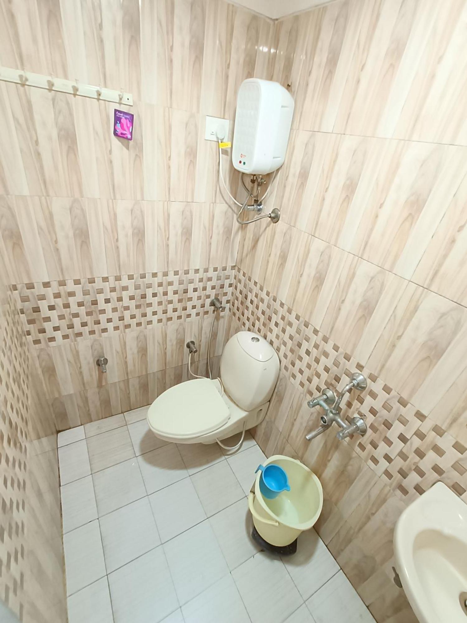 Stay Guru Usha Residency Bhuj Ngoại thất bức ảnh