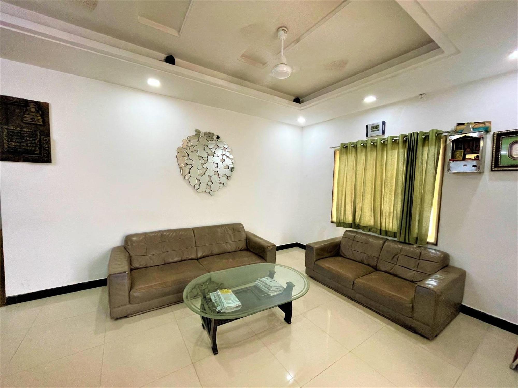 Stay Guru Usha Residency Bhuj Ngoại thất bức ảnh