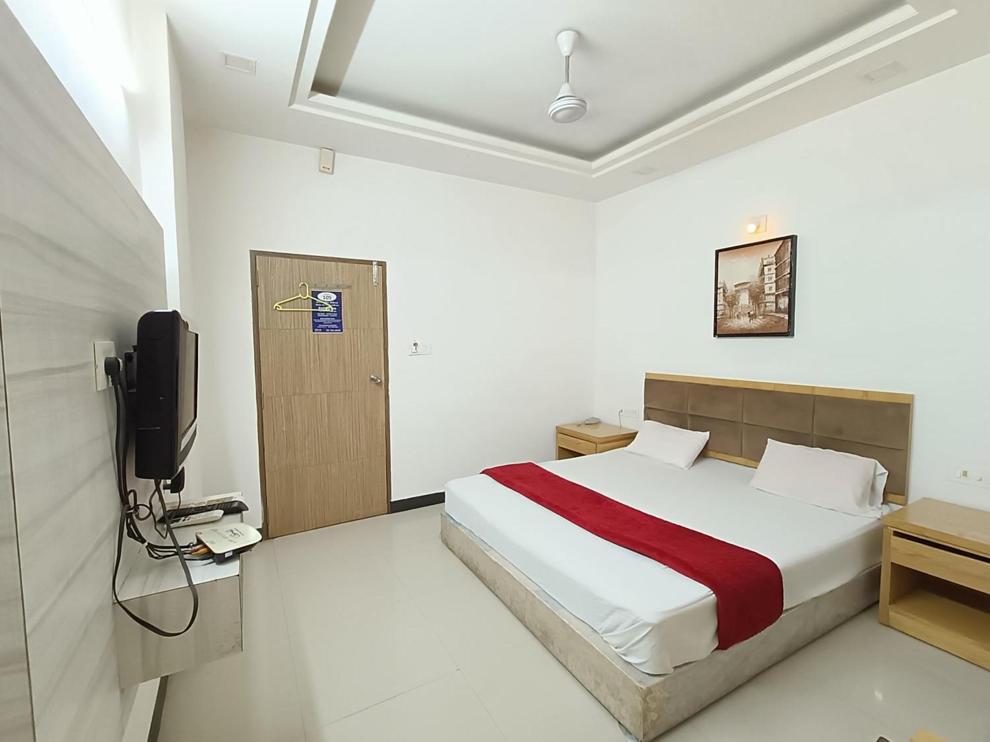 Stay Guru Usha Residency Bhuj Ngoại thất bức ảnh