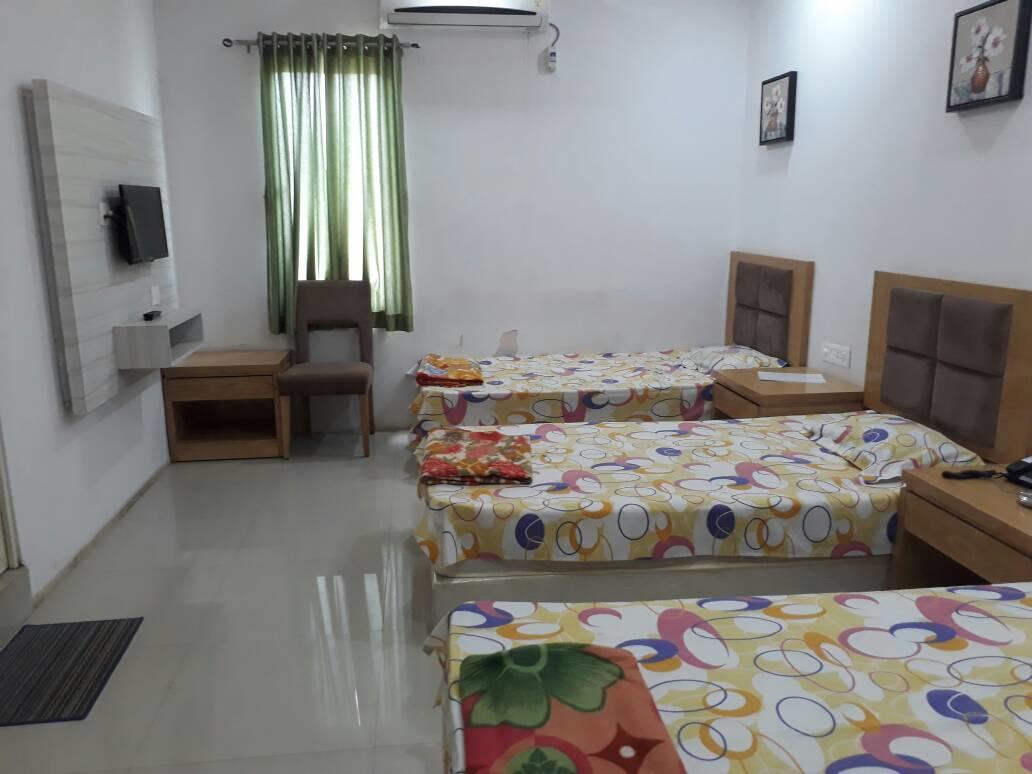 Stay Guru Usha Residency Bhuj Ngoại thất bức ảnh