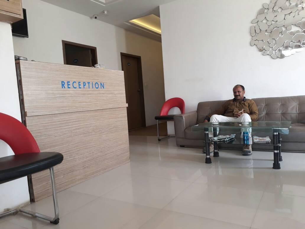 Stay Guru Usha Residency Bhuj Ngoại thất bức ảnh