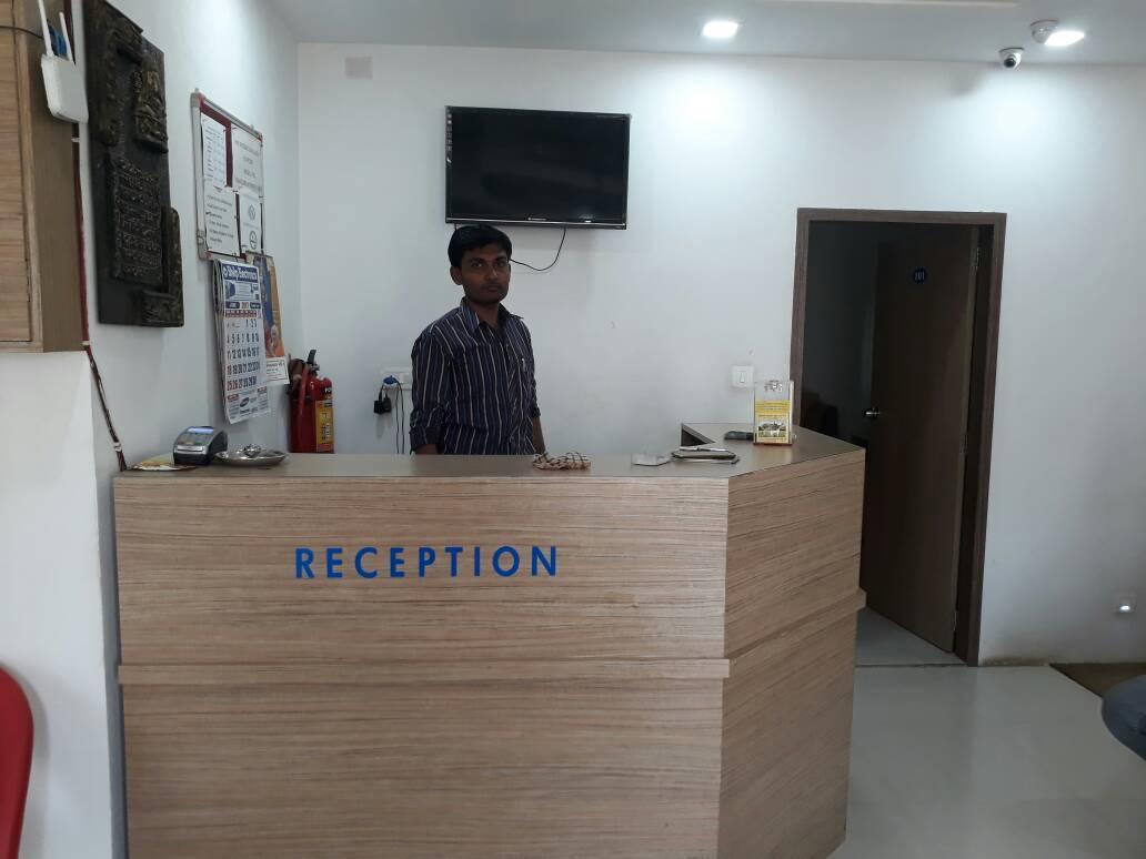 Stay Guru Usha Residency Bhuj Ngoại thất bức ảnh