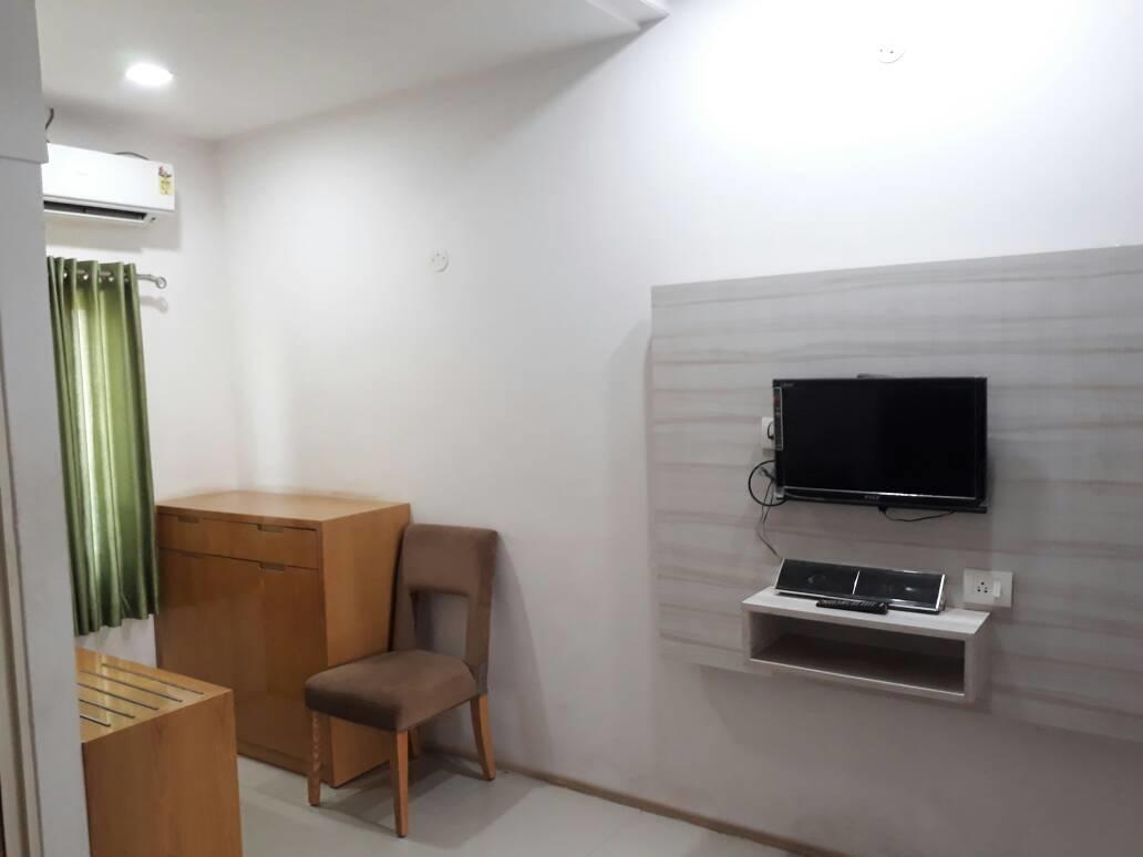 Stay Guru Usha Residency Bhuj Ngoại thất bức ảnh