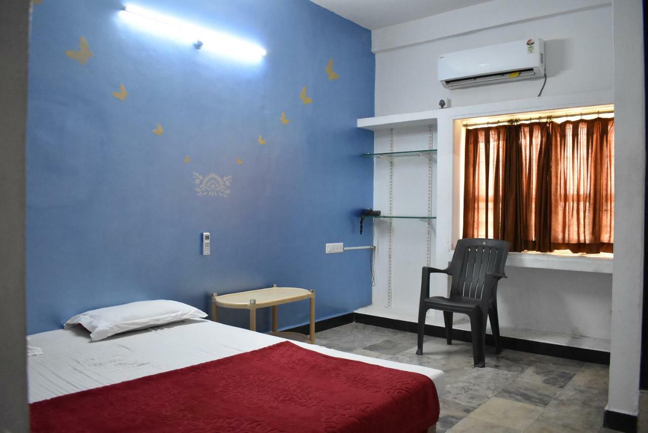 Stay Guru Usha Residency Bhuj Ngoại thất bức ảnh