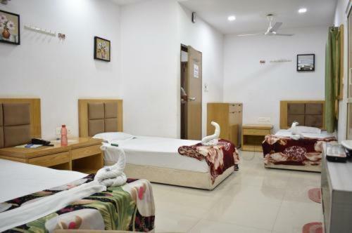Stay Guru Usha Residency Bhuj Ngoại thất bức ảnh